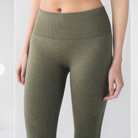 VINTAGE LULULEMON IN THE FLOW CROP SEAMLESS LEGGINGS HEATHERED FATIGUE GREEN 2 - Picture 2 of 4
